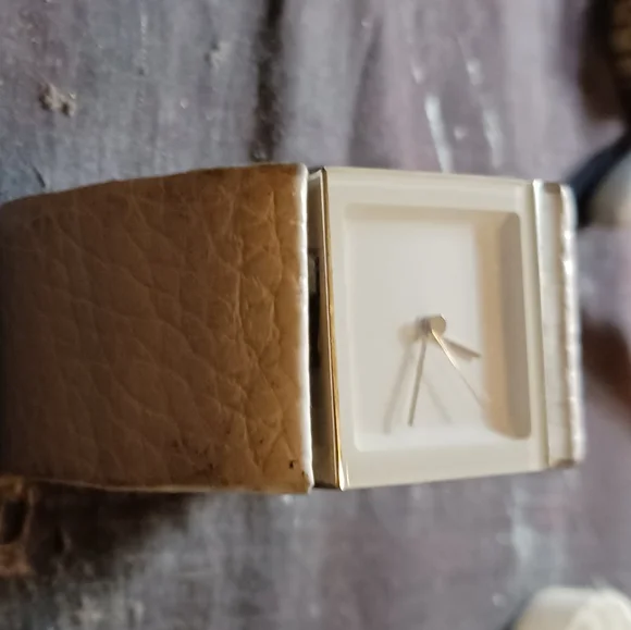 Lady's Phillipe Starck with Fossil Watch Co. White band - Picture 2 of 9